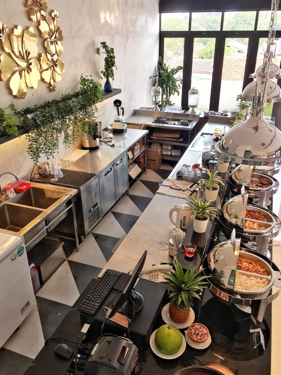 Eightin Hotel Sudirman Джакарта Екстер'єр фото