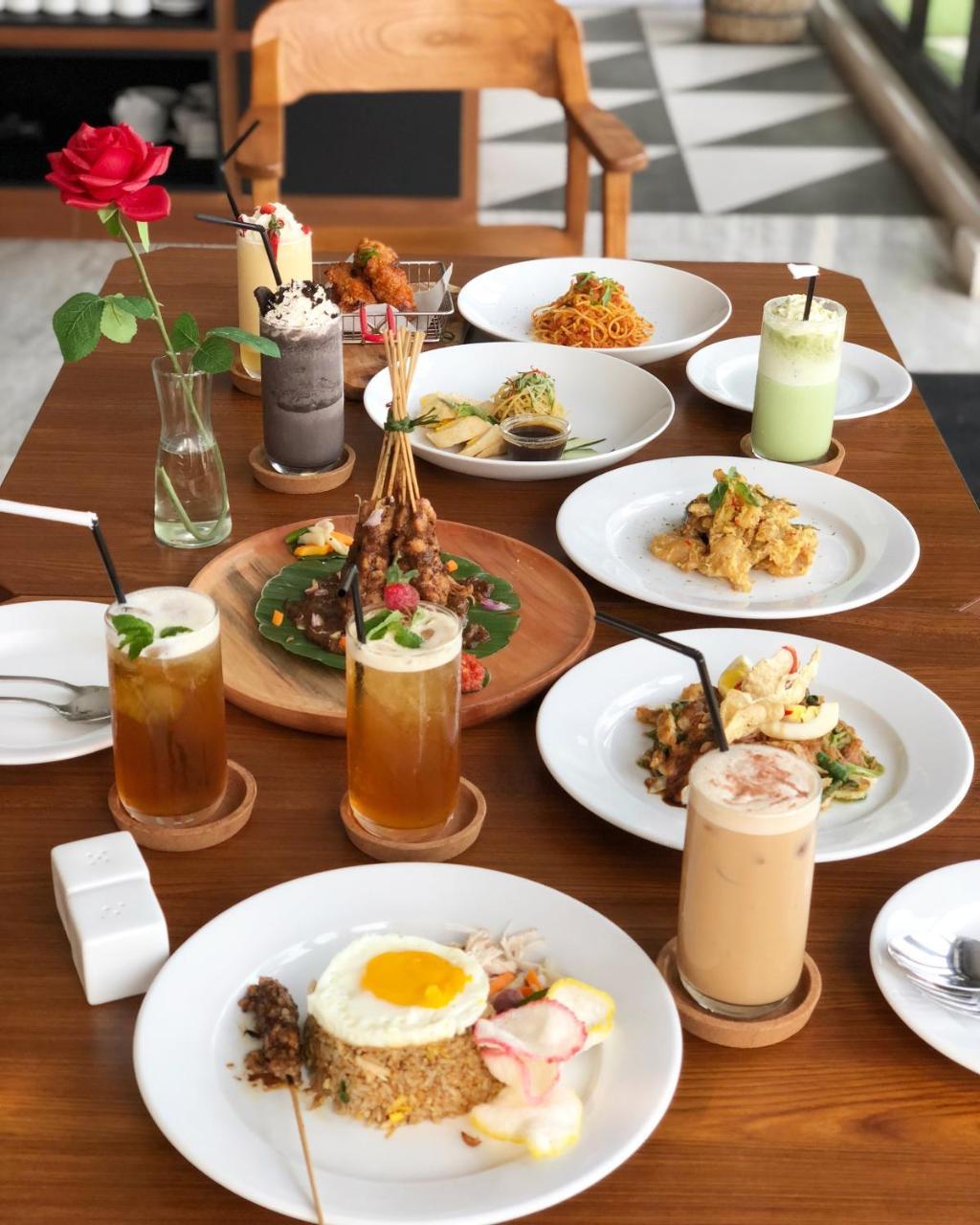 Eightin Hotel Sudirman Джакарта Екстер'єр фото