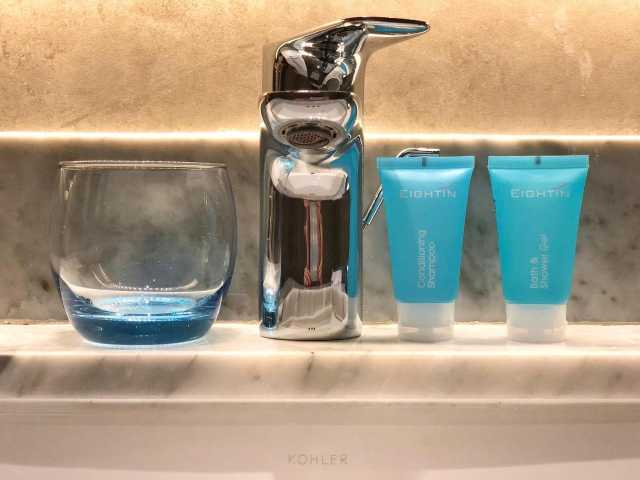 Eightin Hotel Sudirman Джакарта Екстер'єр фото